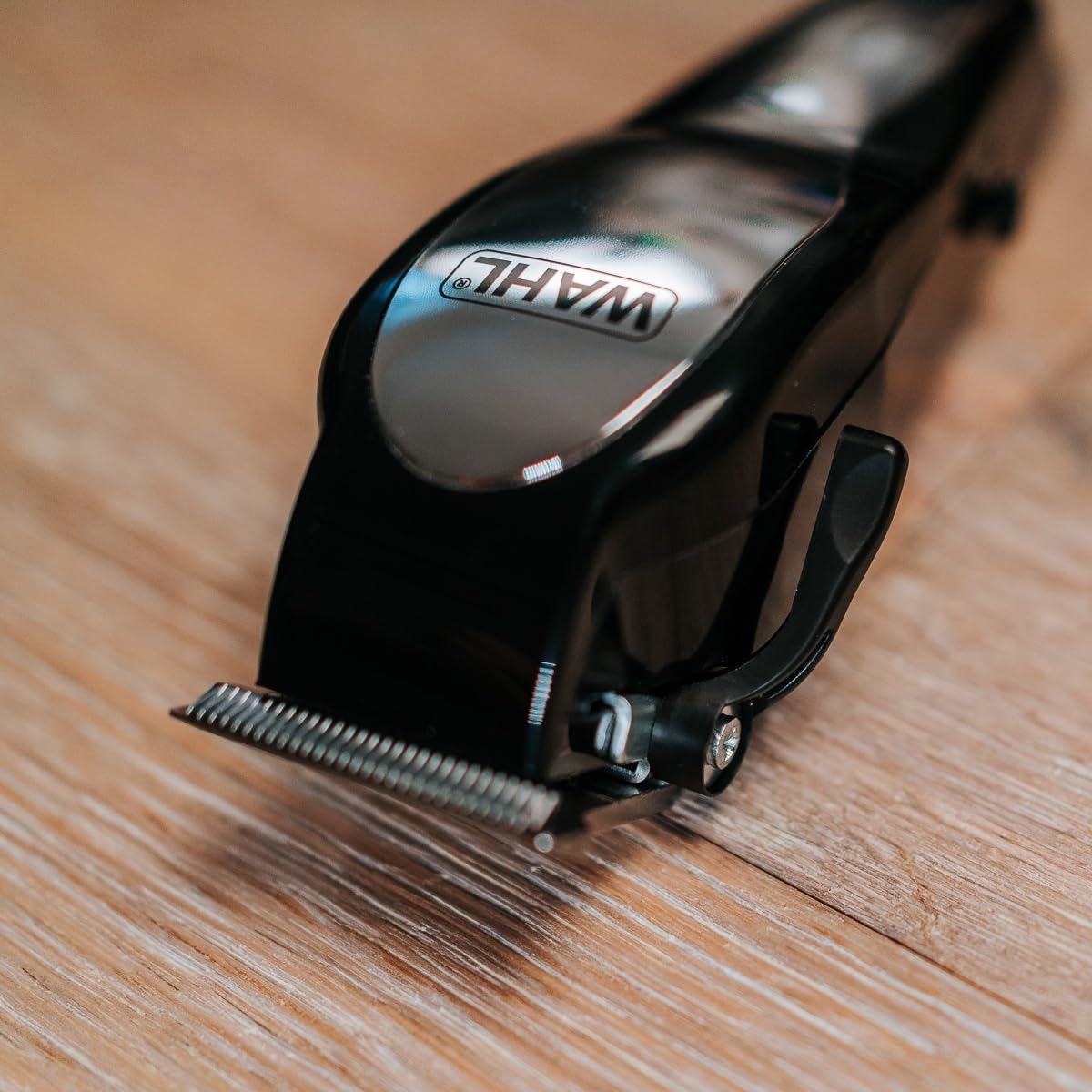 wahl-baldfader-tondeuse-cheveux-filaire-levier-de-r-glage-1-3-mm-8-peignes-1-5-1 image 5