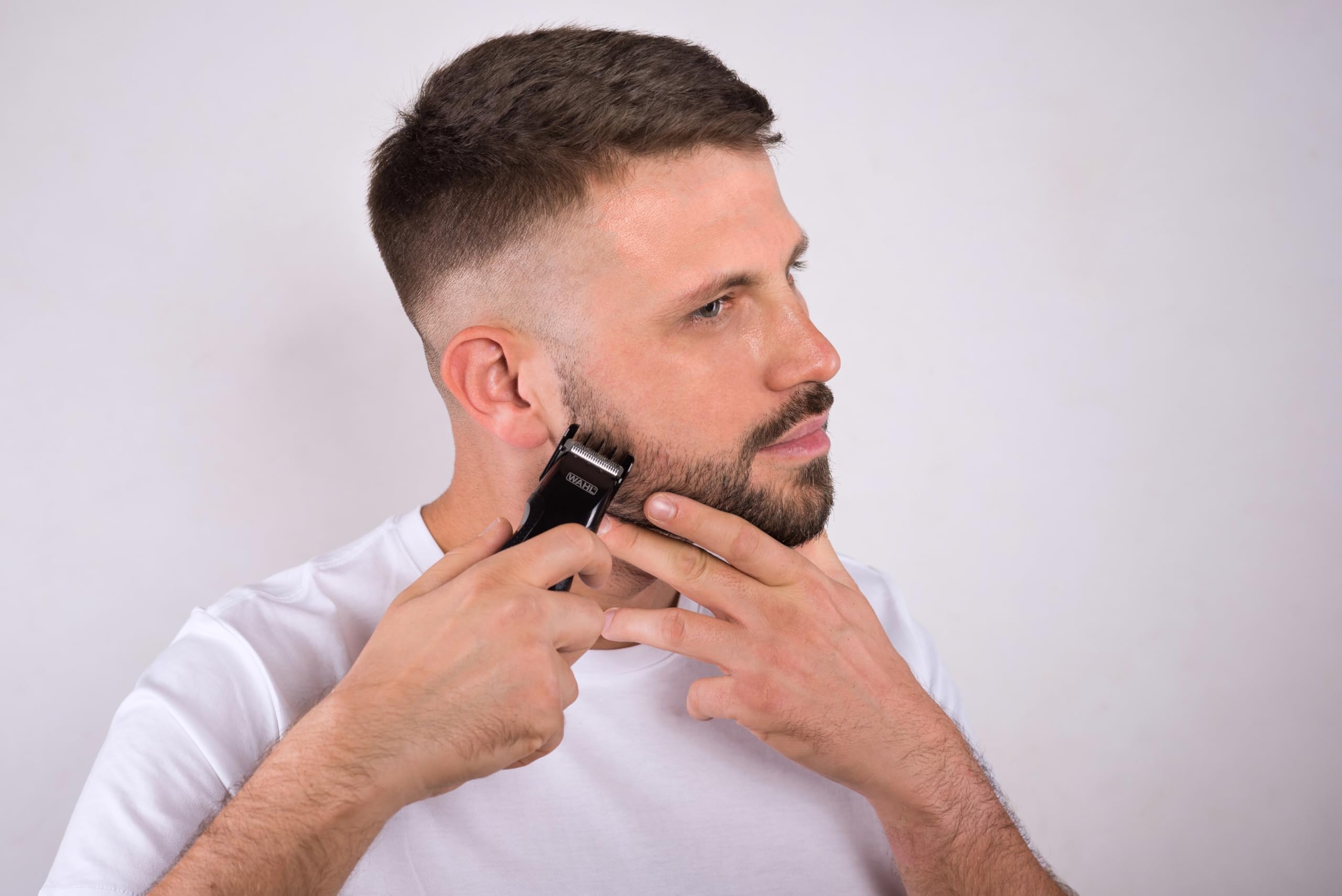 wahl-mustache-beard-tondeuse-piles-pour-moustache-et-barbe-lames-acier-haute-ten image 4