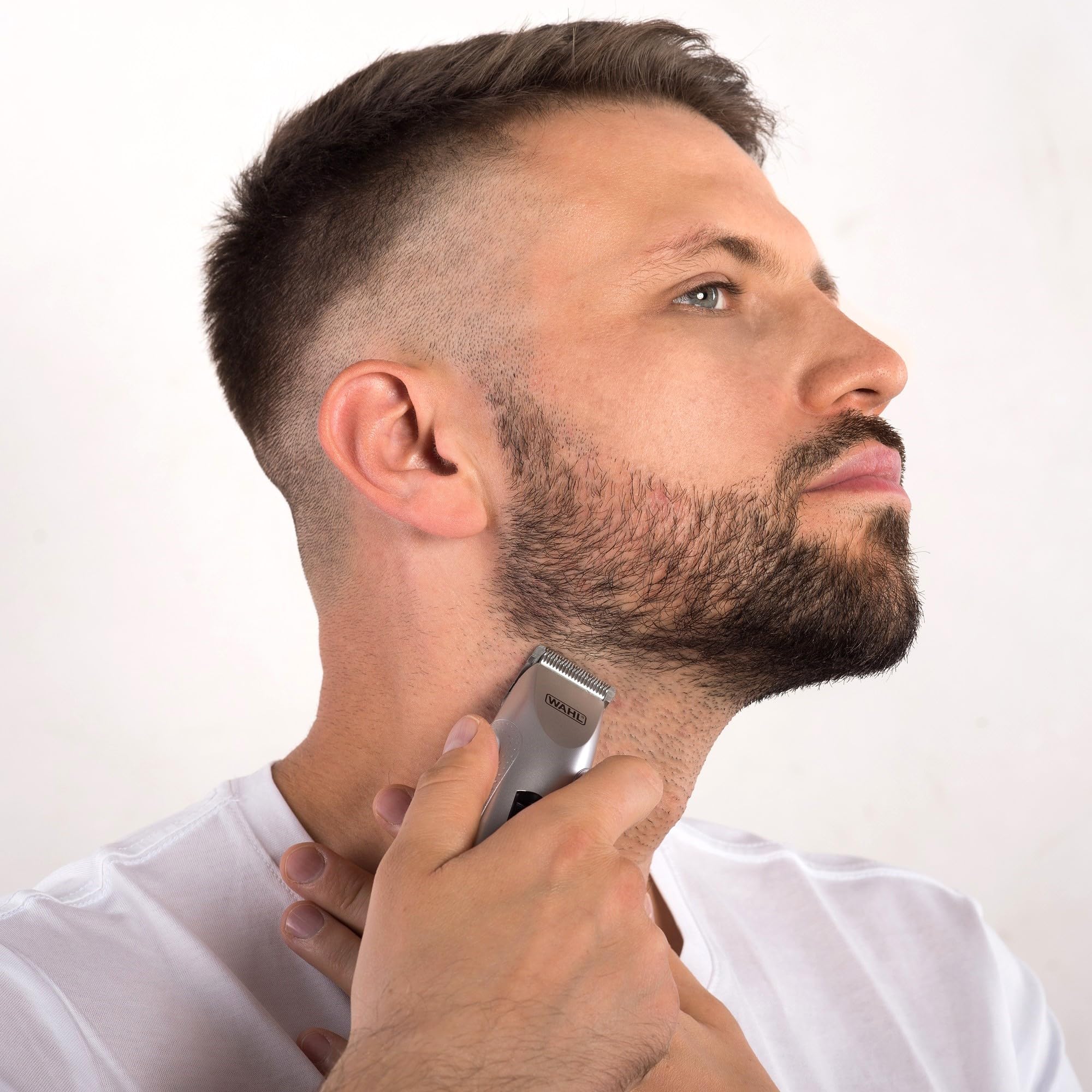 wahl-cortabarbas-tondeuse-barbe-et-moustache-sans-fil-piles-avec-4-sabots-foncti image 4